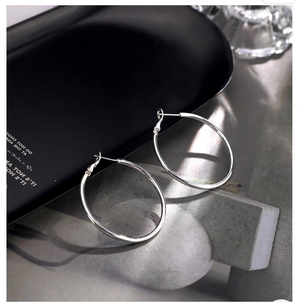 SINGLE Hoop 925 Silver Earring